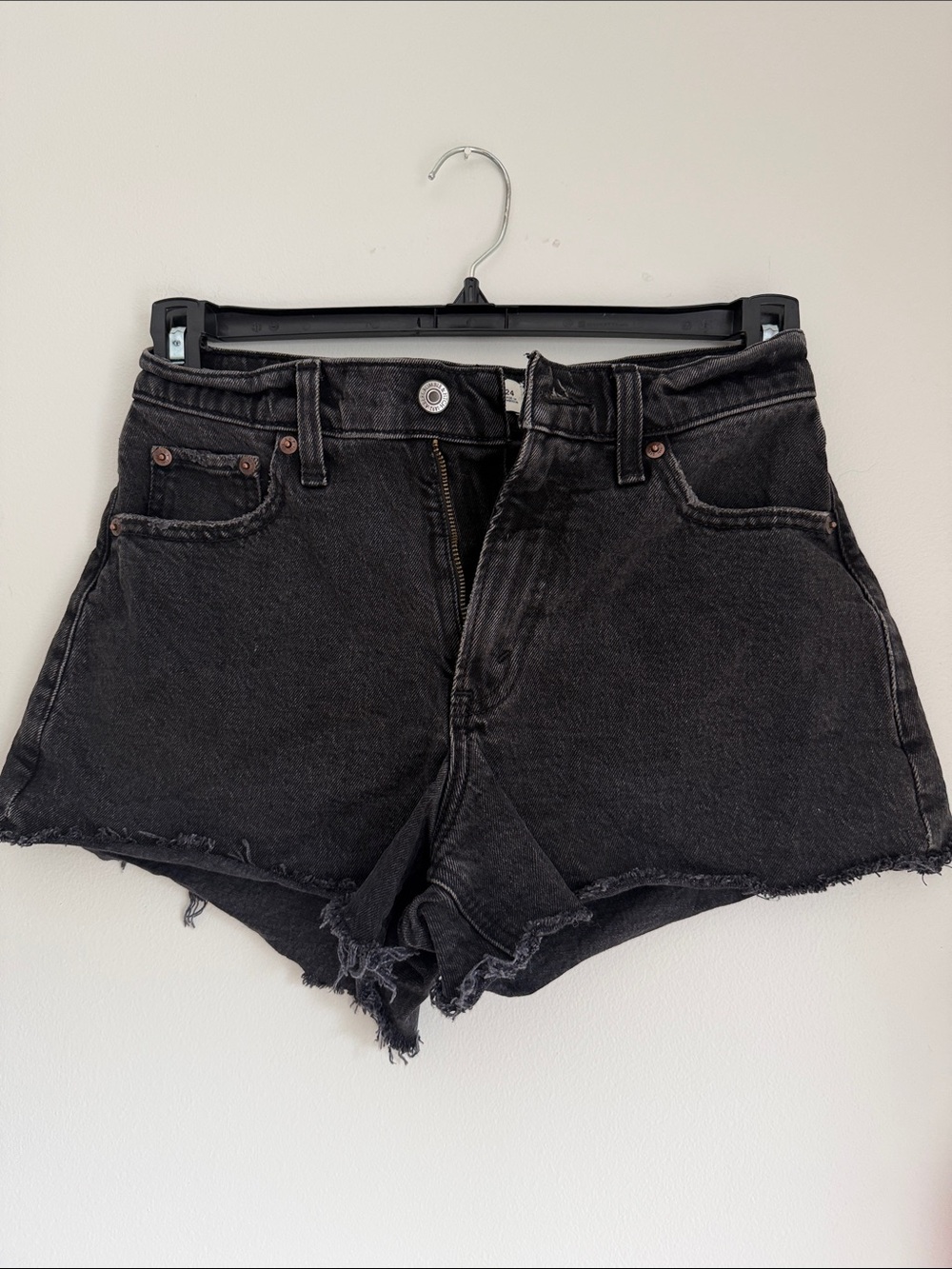 Abercrombie & Fitch Black 90’s Relaxed Cutoff Jean Shorts
